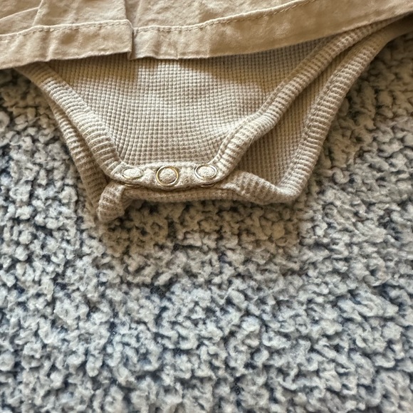 Bella B one piece baby outfit brown 6 months good condition - Picture 2 of 4